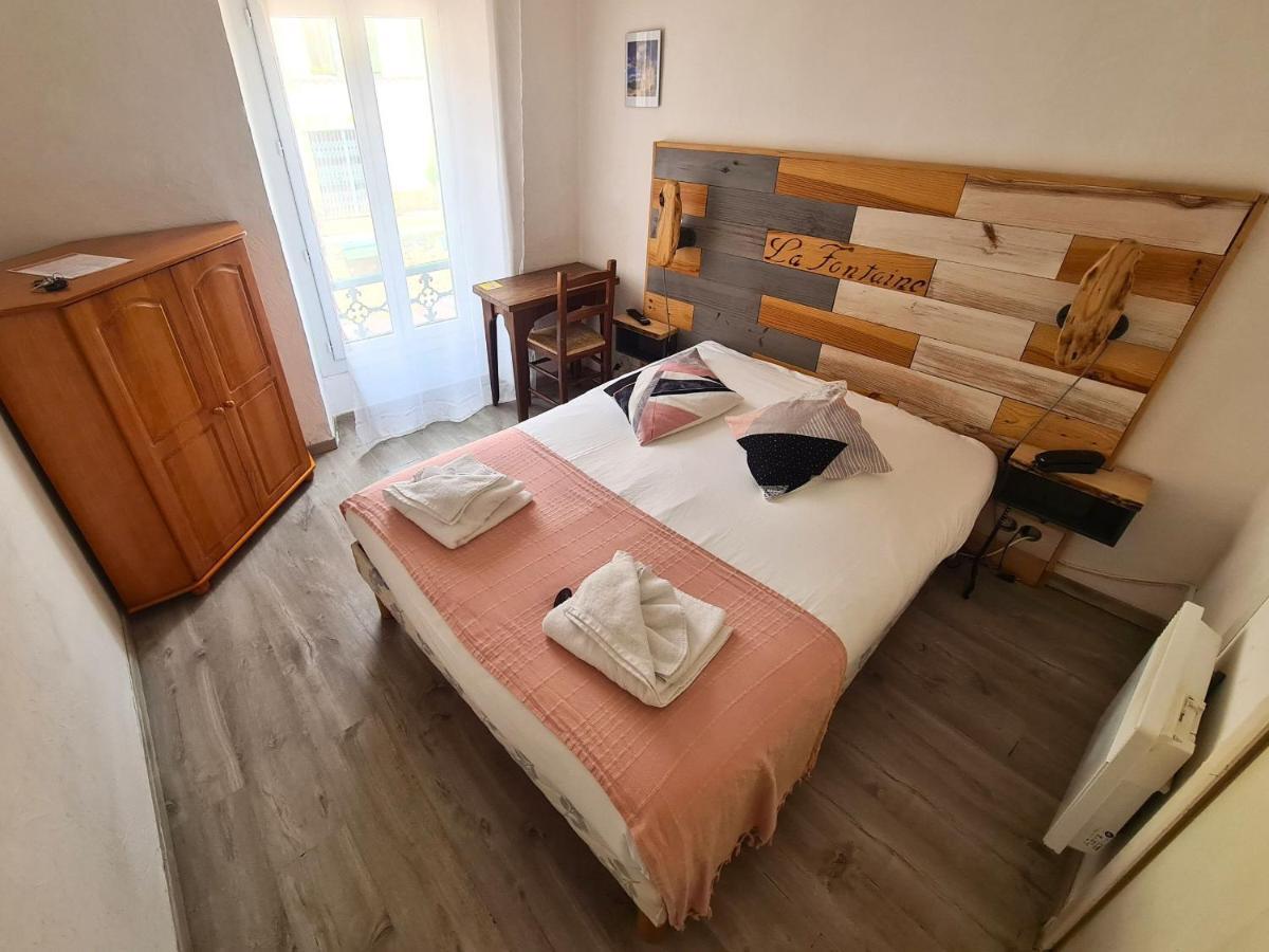 Hotel La Fontaine Saint-Martin-de-Brômes Екстериор снимка
